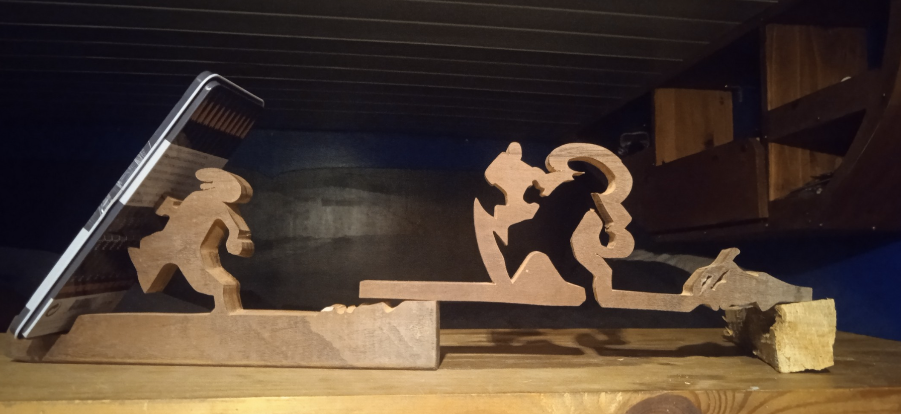 Personnages sculptés en bois