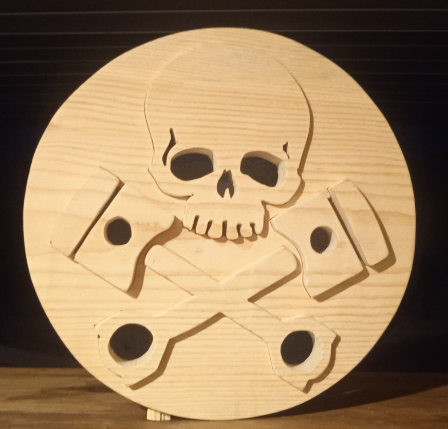 Personnage pirate en bois découpé